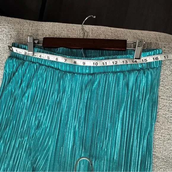 Fashion Nova set of trousers and a lace west ,color Tiffany,for tall women 5.92+ - Picture 10 of 16